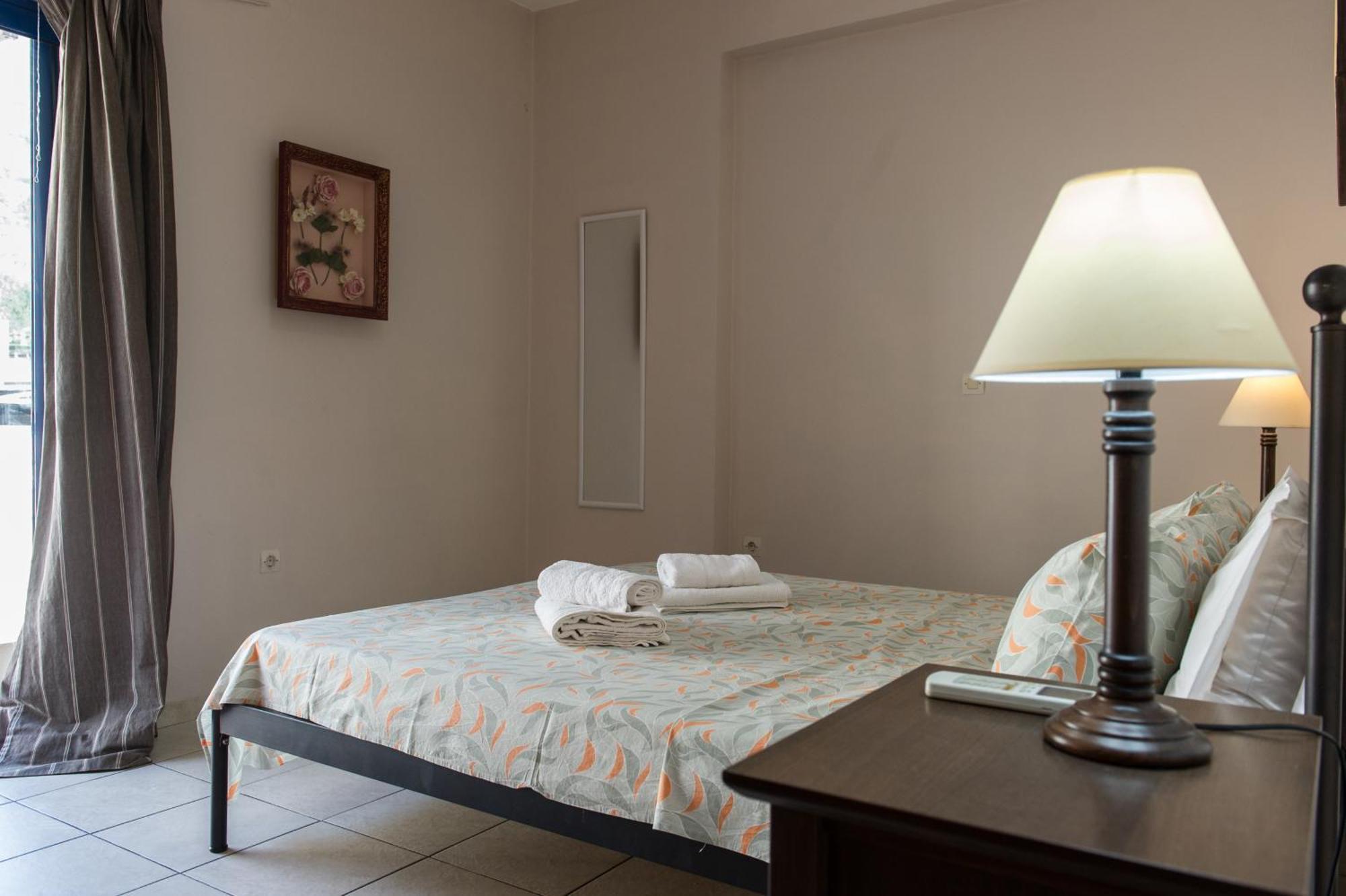 Kamari Blue Apartments Kalamata Exteriör bild