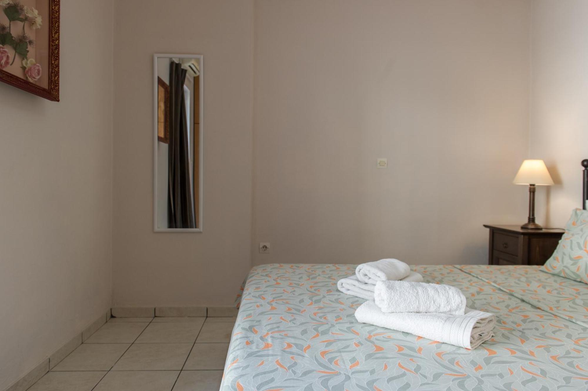 Kamari Blue Apartments Kalamata Exteriör bild
